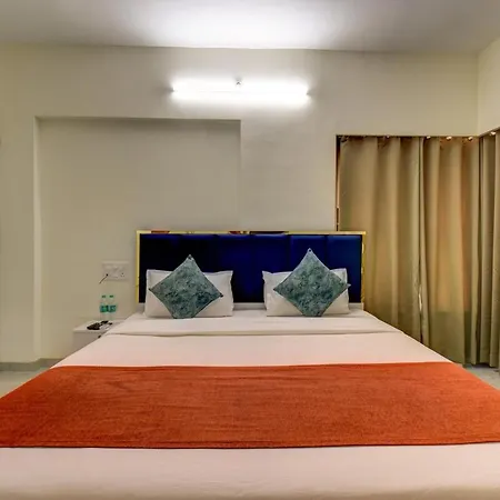 Apartment Private Bedroom In A Shared 2 Bhk Modern Apartment - Bkc Mumbai