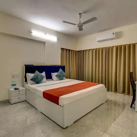 Private Bedroom In A Shared 2 Bhk Modern Apartment - Bkc Mumbai *