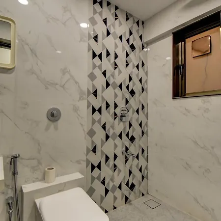 Private Bedroom In A Shared 2 Bhk Modern Apartment - Bkc Mumbai