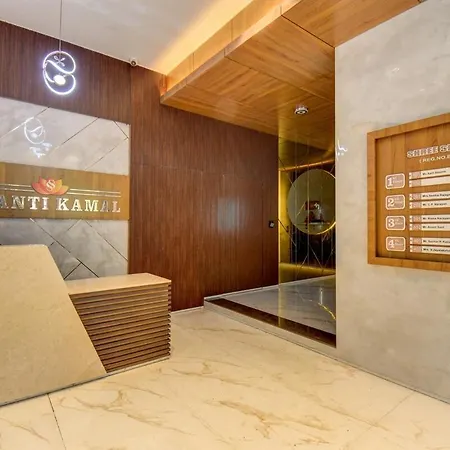 Apartment Private Bedroom In A Shared 2 Bhk Modern Apartment - Bkc Mumbai *