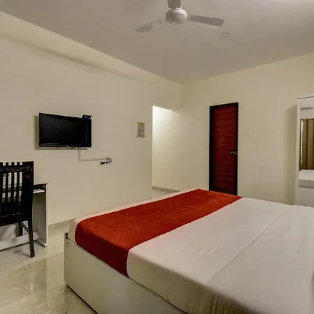 Private Bedroom In A Shared 2 Bhk Modern Apartment - Bkc Mumbai Apartment *