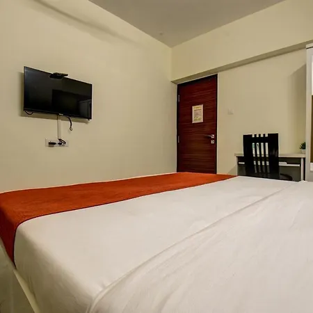 Private Bedroom In A Shared 2 Bhk Modern Apartment - Bkc Mumbai Apartment *