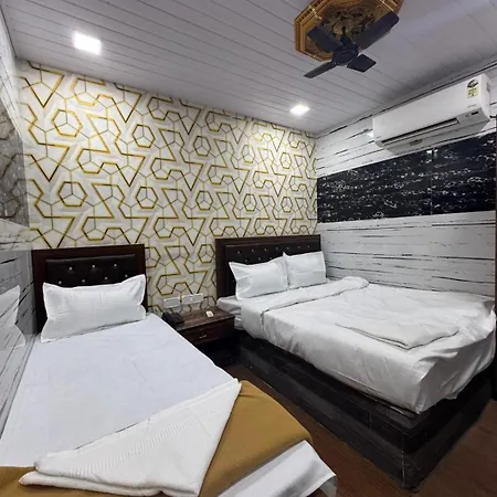 Sunset Avenue Hotel