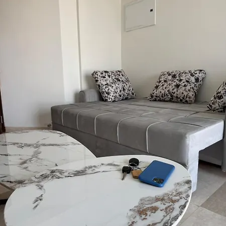 Pixiestays 2bhk Malad West