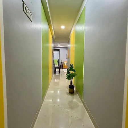 Apartment Modern 2 Bedroom Bandra Trendy Location *