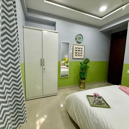 Apartment Modern 2 Bedroom Bandra Trendy Location *