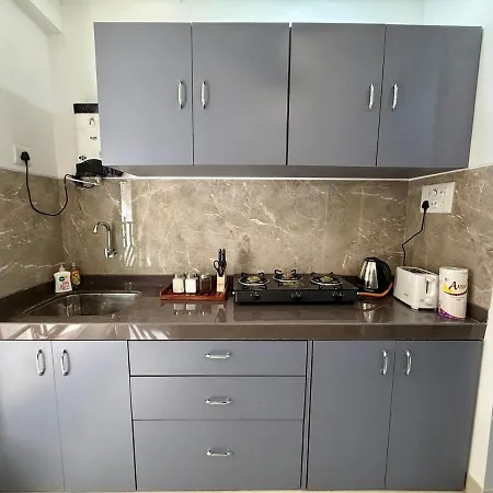 Apartment Modern 2 Bedroom Bandra Trendy Location