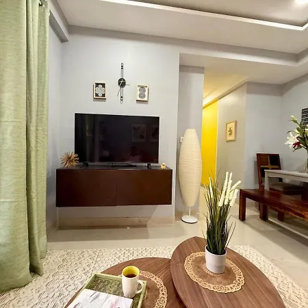 Apartment Modern 2 Bedroom Bandra Trendy Location *