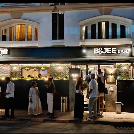 Modern 2 Bedroom Bandra Trendy Location * Mumbai