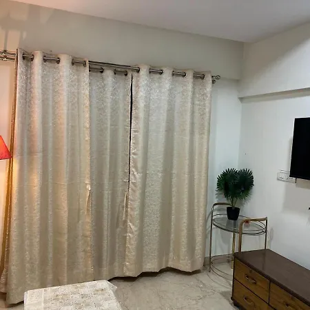2bhk With Pvt Decks Near Sea Apartment *