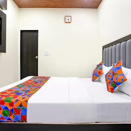 Via Gulshan Grand - Nr Gateway Of India 3*