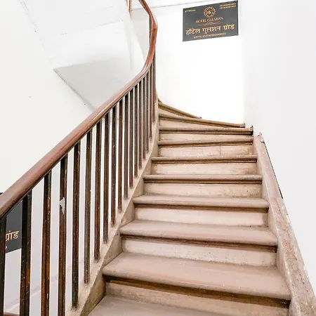 Via Gulshan Grand - Nr Gateway Of India Hotel 3*