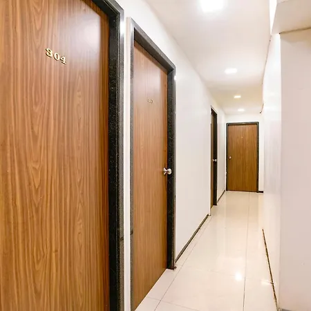 Hotel Fabhotel Shiv Leela Grand 3*