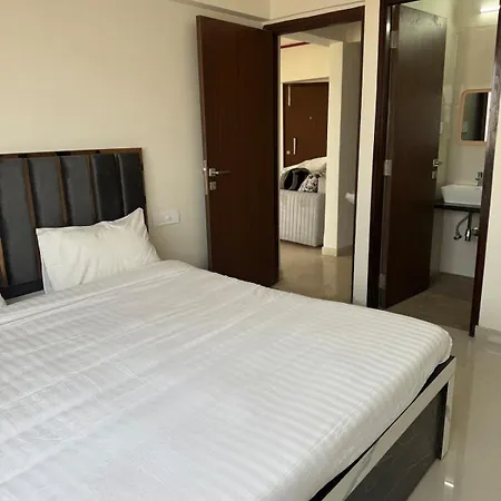 Apartment Pixiestays 10 Min From Nesco 2507 Malad East