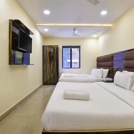 Deluxe Hotel Mumbai