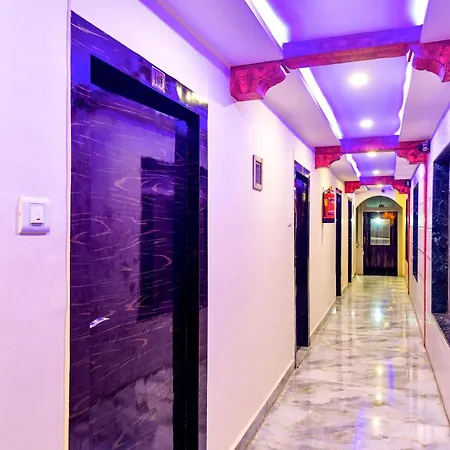 Hotel Deluxe *