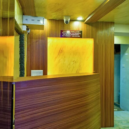 Deluxe Hotel *