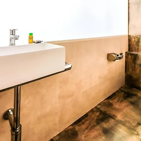 Glitz New United - Powai Guest house