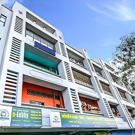 Glitz New Seven Hills - Nr International Airport Guest house