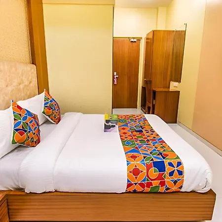Glitz New Seven Hills - Nr International Airport Guest house Mumbai