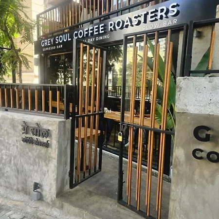 The Pali Nest A Peaceful Retreat In Pali, Bandra * Mumbai