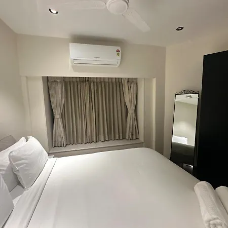 Plush Bandra West - Luxury 2bhk & Study *