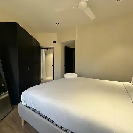 Plush Bandra West - Luxury 2bhk & Study Mumbai