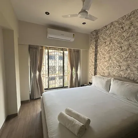 Plush Bandra West - Luxury 2bhk & Study Apartment