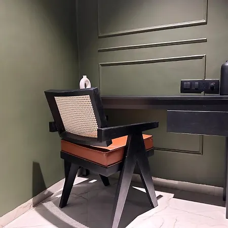 Plush Bandra West - Luxury 2bhk & Study Apartment Mumbai