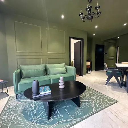 Plush Bandra West - Luxury 2bhk & Study