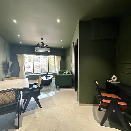 Plush Bandra West - Luxury 2bhk & Study Apartment