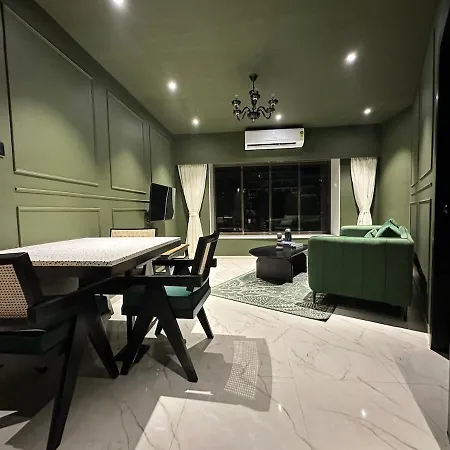 Plush Bandra West - Luxury 2bhk & Study Mumbai