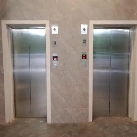 Apartment 1bhk - Royale And Close By Airport
