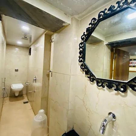 Avk-near Kokilaben Hospital & Versova Beach- With Kitchen 3* Mumbai