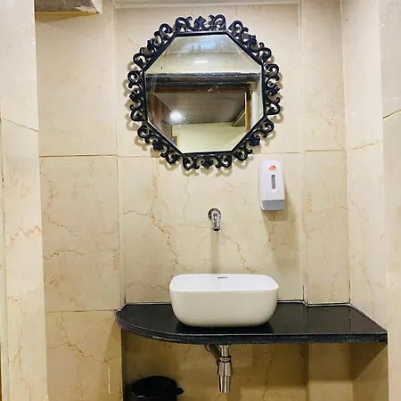Hotel Avk-near Kokilaben Hospital & Versova Beach- With Kitchen