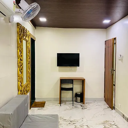 Hotel Avk-near Kokilaben Hospital & Versova Beach- With Kitchen 3*