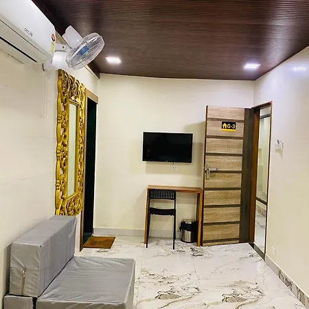 Avk-near Kokilaben Hospital & Versova Beach- With Kitchen