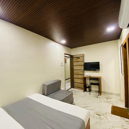 Avk-near Kokilaben Hospital & Versova Beach- With Kitchen 3* Mumbai