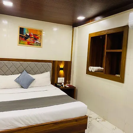 Hotel Avk-near Kokilaben Hospital & Versova Beach- With Kitchen