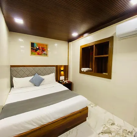 Avk-near Kokilaben Hospital & Versova Beach- With Kitchen 3* Mumbai