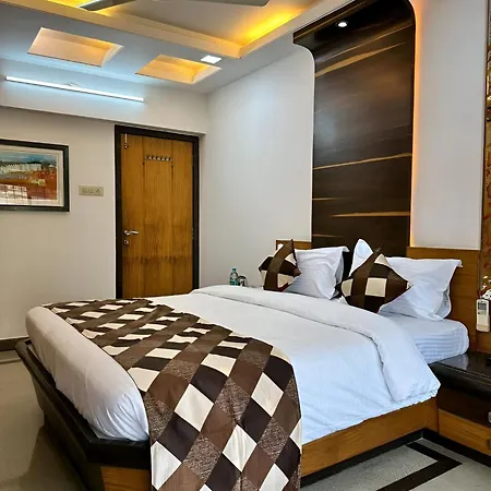 Retreats At Welcome In Santacruz, Apartment Mumbai