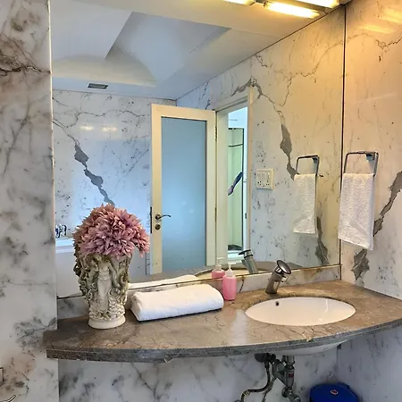 Apartment Retreats At Welcome In Santacruz, Mumbai