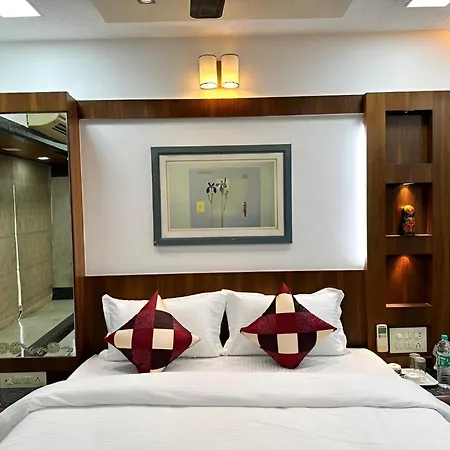 Retreats At Welcome In Santacruz, * Mumbai