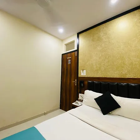Hotel Lavender -10min-mumbai International Airport 3*