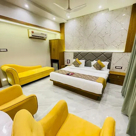 Hotel Amber Choice International Airport 3*