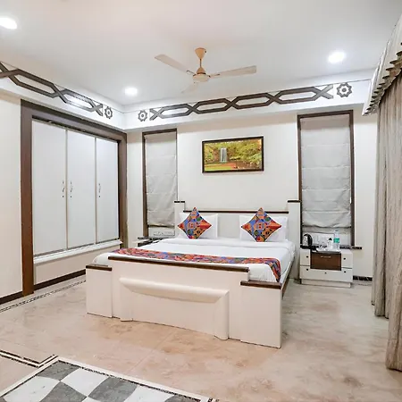 Apartment Retreats At Welcome Nr International Airport Mumbai