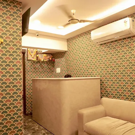 Laksh Hotel 2*