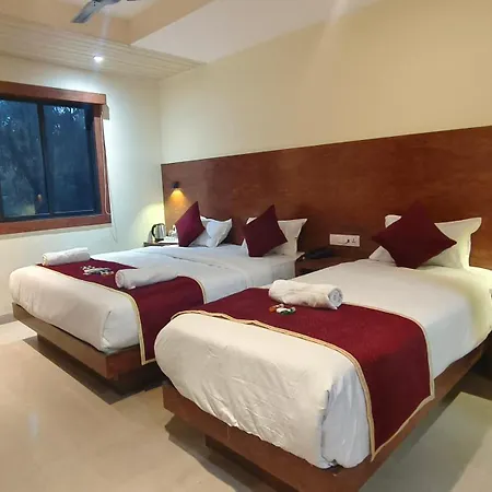 Ashraya International Hotel 3*
