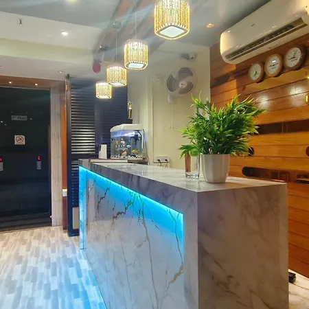 Hotel Ashraya International 3*