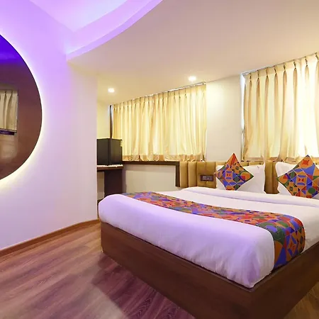 Guest house Glitz The Rio - Nr Solitaire Corporate Business Park 2*